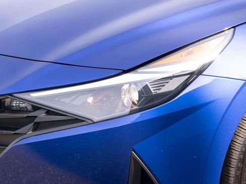 Used 2023 Hyundai Elantra SE FWD image 18