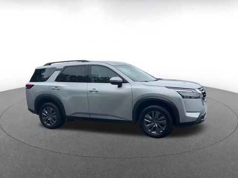 Used 2025 Nissan Pathfinder SV FWD image 2