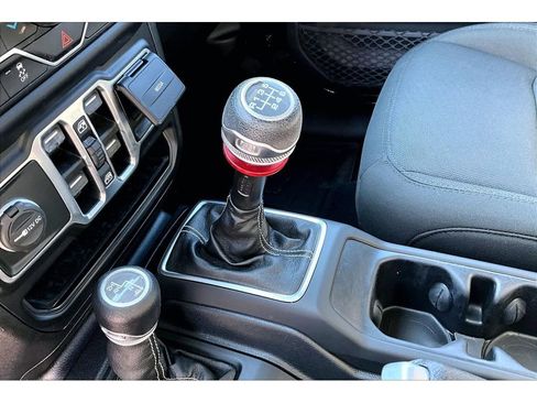 Used 2020 Jeep Wrangler Unlimited Sahara AWD/4WD image 16