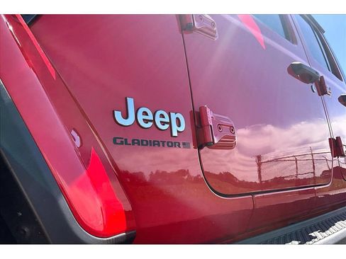 Used 2023 Jeep Gladiator Overland AWD/4WD image 10