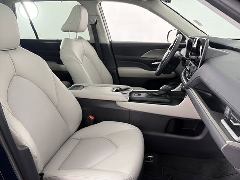 Used 2025 Toyota Grand Highlander FWD image 32