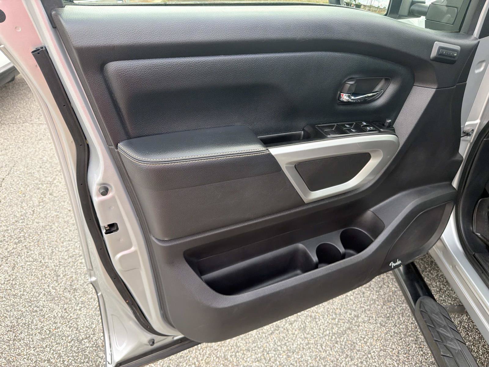 Used 2019 Nissan Titan PRO-4X w/ Pro-4x Convenience Package AWD/4WD image 11