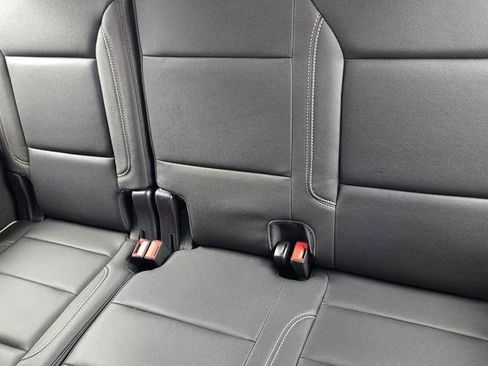 Used 2023 GMC Yukon SLT RWD image 14