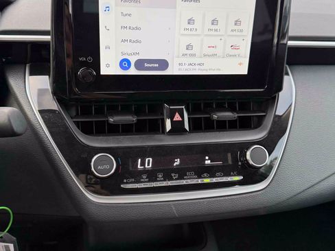Used 2025 Toyota Corolla LE FWD image 56