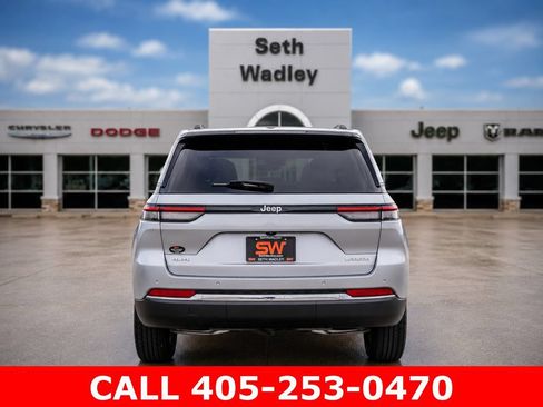 Used 2025 Jeep Grand Cherokee Laredo w/ Luxury Tech Group I AWD/4WD image 6