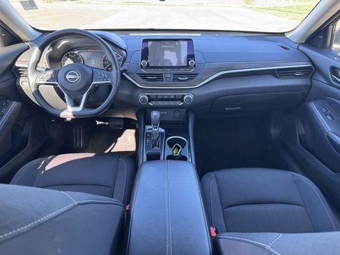 Used 2024 Nissan Altima 2.5 SV image 10