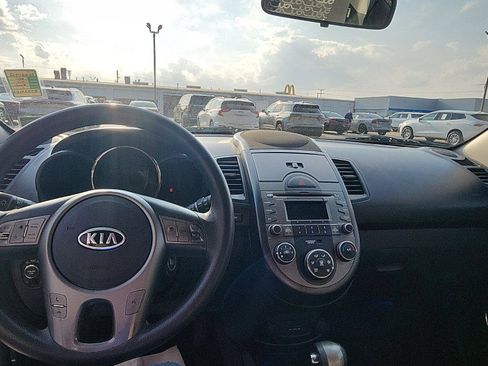 Used 2011 Kia Soul + w/ Audio Pkg image 16