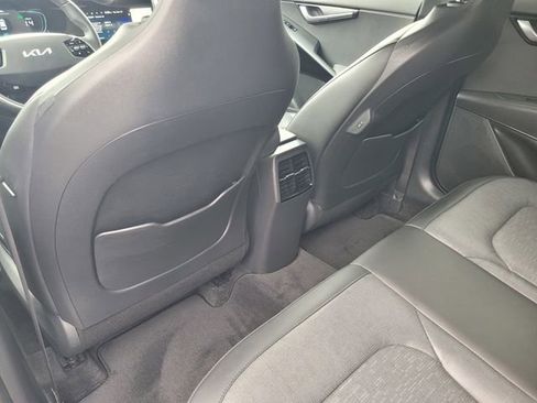 Used 2023 Kia Niro SX image 12