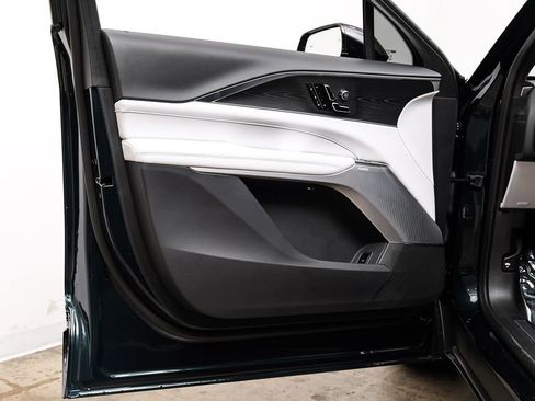 Used 2025 Cadillac Lyriq Luxury image 42