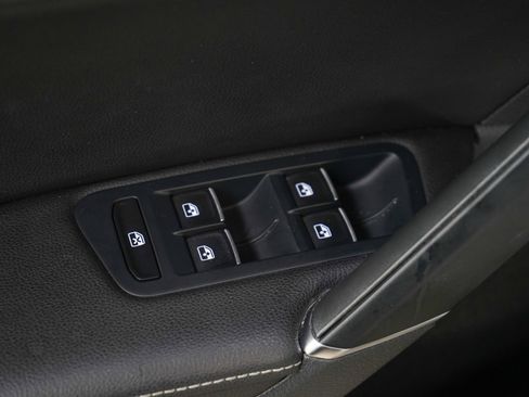 Used 2018 Volkswagen Golf R 4-Door AWD/4WD image 19