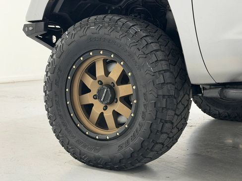 Used 2017 Toyota Tundra SR5 w/ TRD Off Road Package AWD/4WD image 95