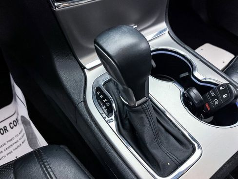 Used 2019 Jeep Grand Cherokee Limited w/ Luxury Group II image 29