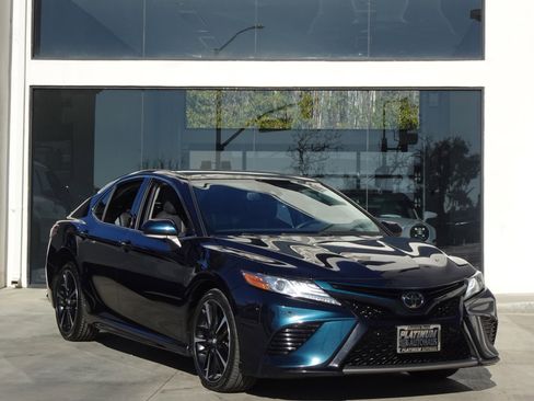 Used 2018 Toyota Camry XSE image 8