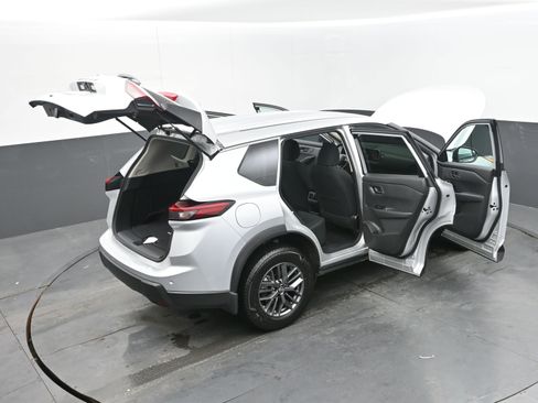 Certified 2025 Nissan Rogue S image 44