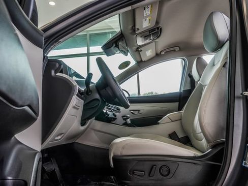 Certified 2025 Hyundai Tucson SEL FWD image 42