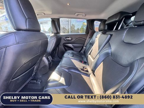 Used 2020 Jeep Cherokee Latitude Plus w/ Cold Weather Group AWD/4WD image 17