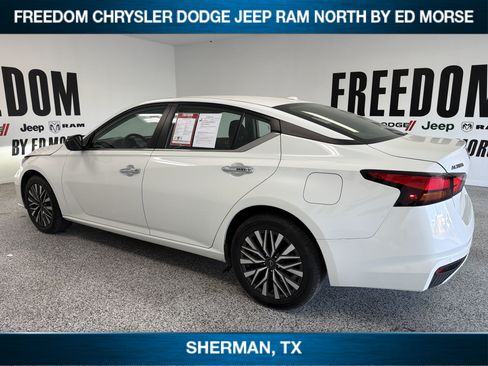 Used 2024 Nissan Altima 2.5 SV AWD/4WD image 5