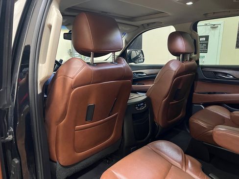 Used 2015 Cadillac Escalade ESV Luxury image 28