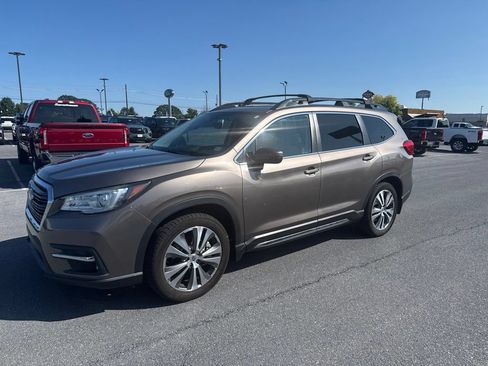 Used 2021 Subaru Ascent Limited w/ Technology Package AWD/4WD image 2
