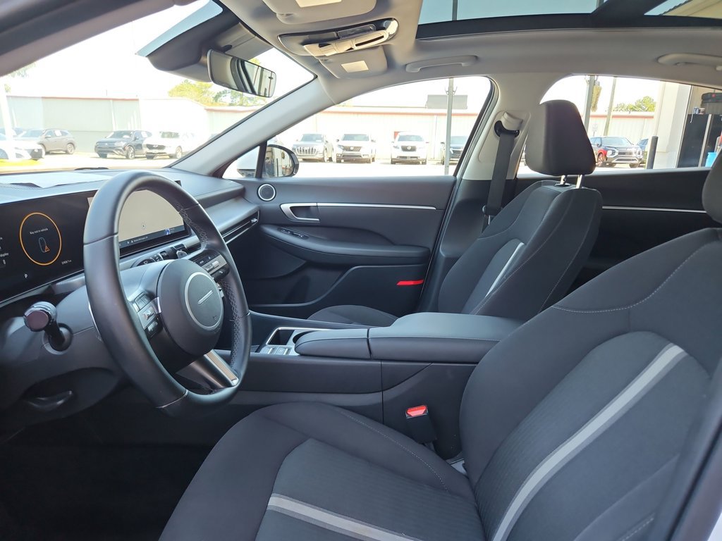 Used 2025 Hyundai Sonata SEL FWD image 21