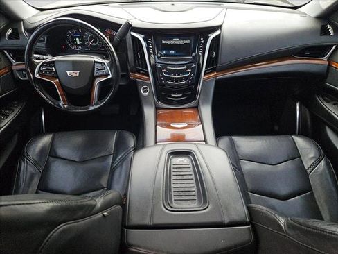 Used 2019 Cadillac Escalade Luxury image 18
