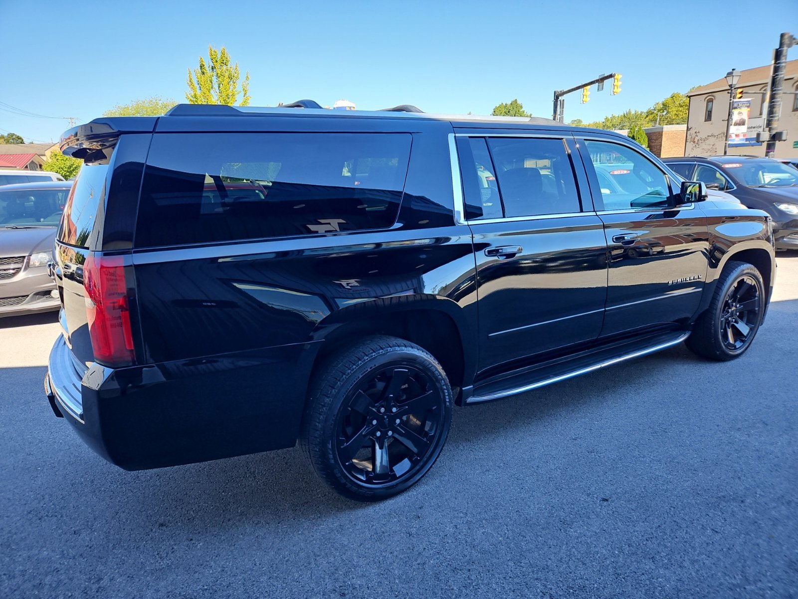 Used 2017 Chevrolet Suburban Premier AWD/4WD image 7