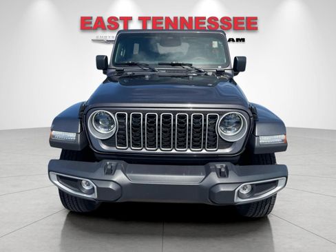 Used 2025 Jeep Wrangler Unlimited Sahara AWD/4WD image 9