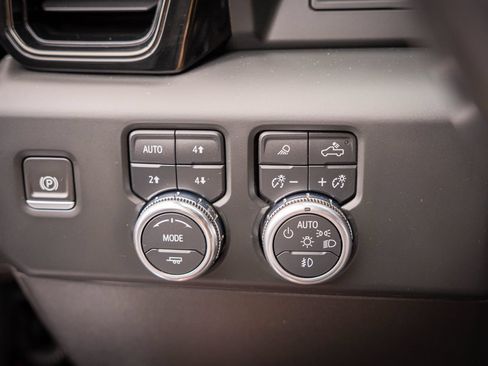 Used 2022 GMC Sierra 1500 AT4 w/ AT4 Premium Package AWD/4WD image 23