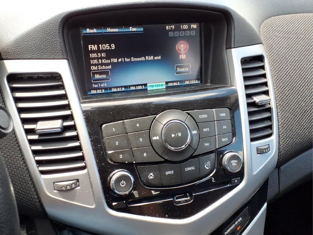 Used 2015 Chevrolet Cruze LT w/ Technology Package FWD image 7