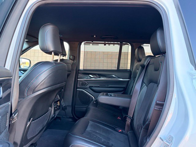 Used 2023 Jeep Grand Cherokee Trailhawk w/ Luxury Tech Group III AWD/4WD image 17