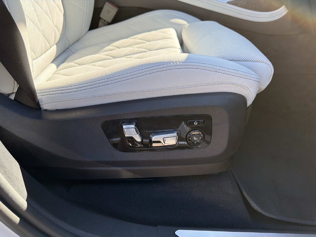 Used 2024 BMW X7 xDrive40i AWD/4WD image 12
