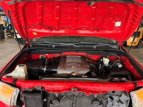 Used 2010 Toyota Tundra 4x4 CrewMax image 26