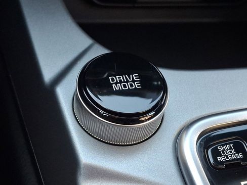 Used 2025 Kia Seltos LX image 23