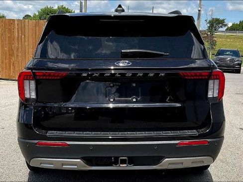 Certified 2025 Ford Explorer Active w/ Active Comfort Package RWD image 5
