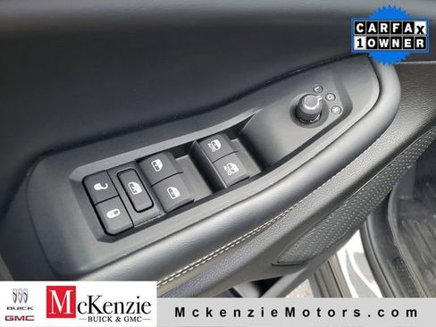 Used 2024 Jeep Grand Cherokee L Altitude RWD image 9