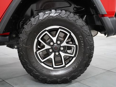 Used 2025 Jeep Wrangler Unlimited Rubicon AWD/4WD image 33