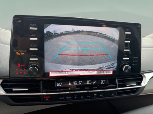 Used 2024 Toyota Sienna XLE image 17