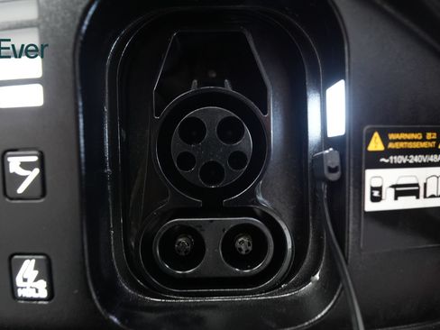 Used 2024 Kia EV6 Light RWD image 10