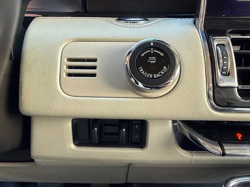 Used 2018 Lincoln Navigator L Reserve w/ Technology Package image 24