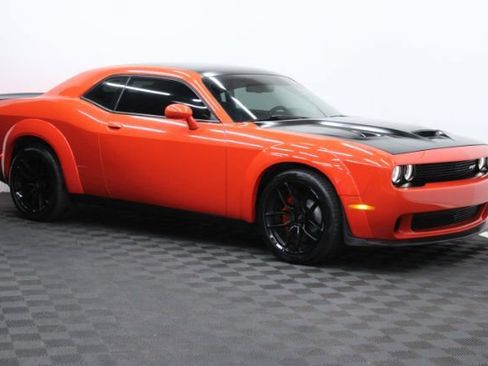 Used 2019 Dodge Challenger SXT image 1
