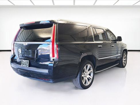 Used 2019 Cadillac Escalade ESV Luxury RWD image 4