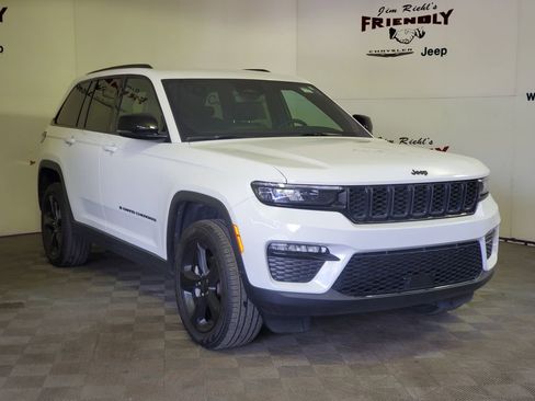 Used 2024 Jeep Grand Cherokee Limited w/ Black Appearance Package AWD/4WD image 2