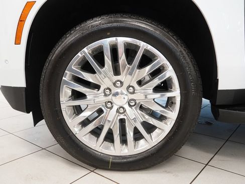 New 2026 Chevrolet Suburban Premier w/ Sun And Tow Package AWD/4WD image 19