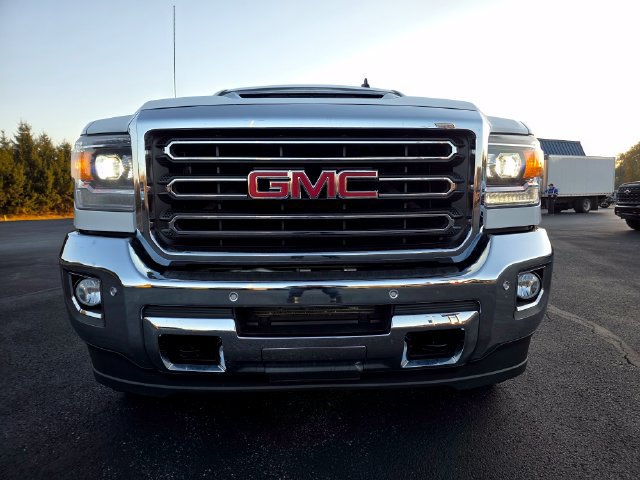 Used 2019 GMC Sierra 2500 SLT w/ Duramax Plus Package AWD/4WD image 7