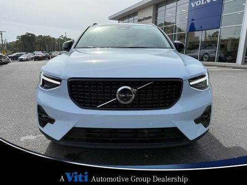 Used 2026 Volvo XC40 B5 Plus w/ Protection Package Premier image 3