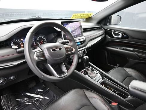 Used 2025 Jeep Compass Trailhawk AWD/4WD image 19