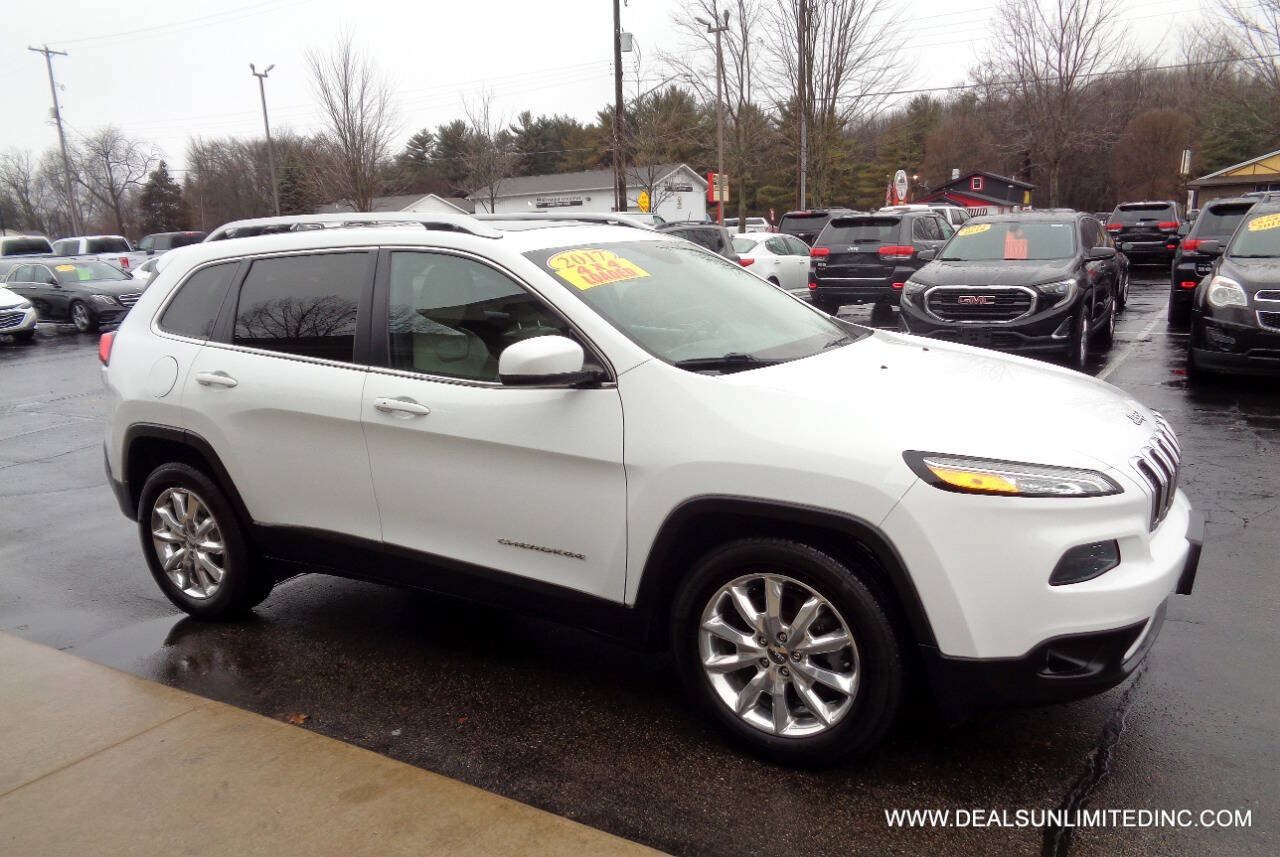 Used 2017 Jeep Cherokee Limited AWD/4WD image 2