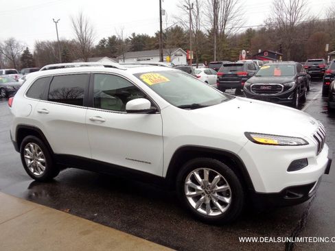 Used 2017 Jeep Cherokee Limited AWD/4WD image 2