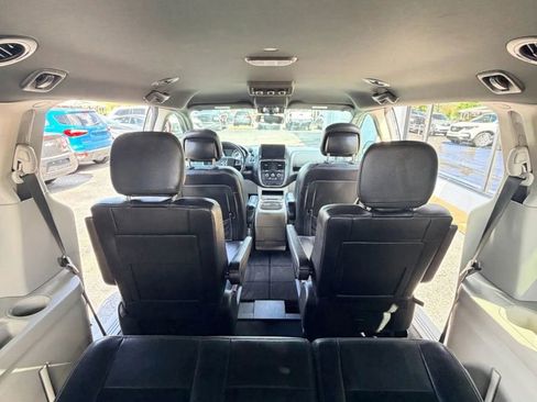 Used 2017 Dodge Grand Caravan SXT FWD image 12