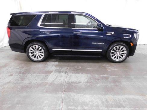 Used 2024 GMC Yukon Denali w/ Advanced Technology Package image 2